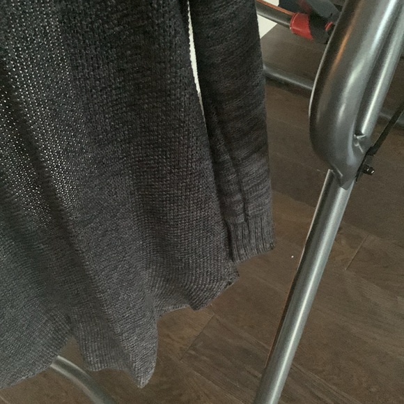 Women’s American Eagle Sweater - Picture 5 of 5